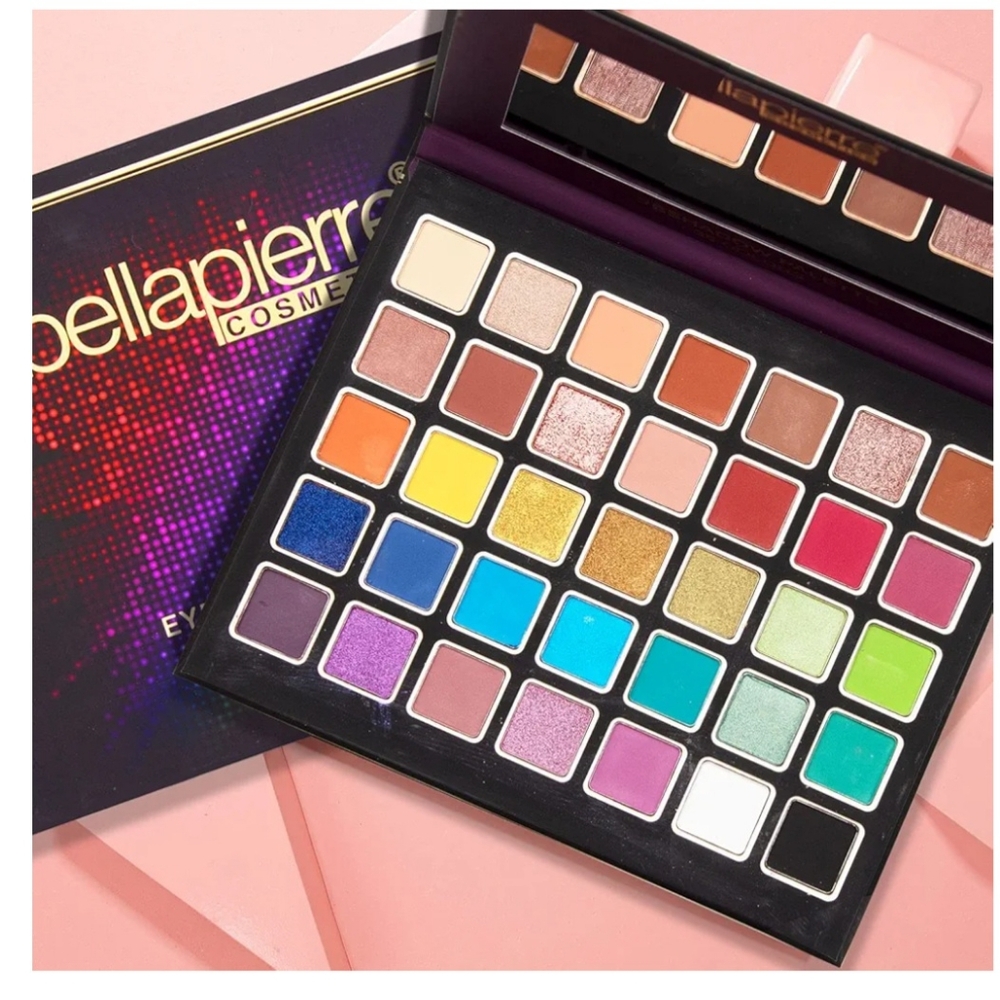 BELLAPIERRE COSMETICS DISCO EYESHADOW  PALETTE. 35 COLORS. NEW WITHOUT BOX.